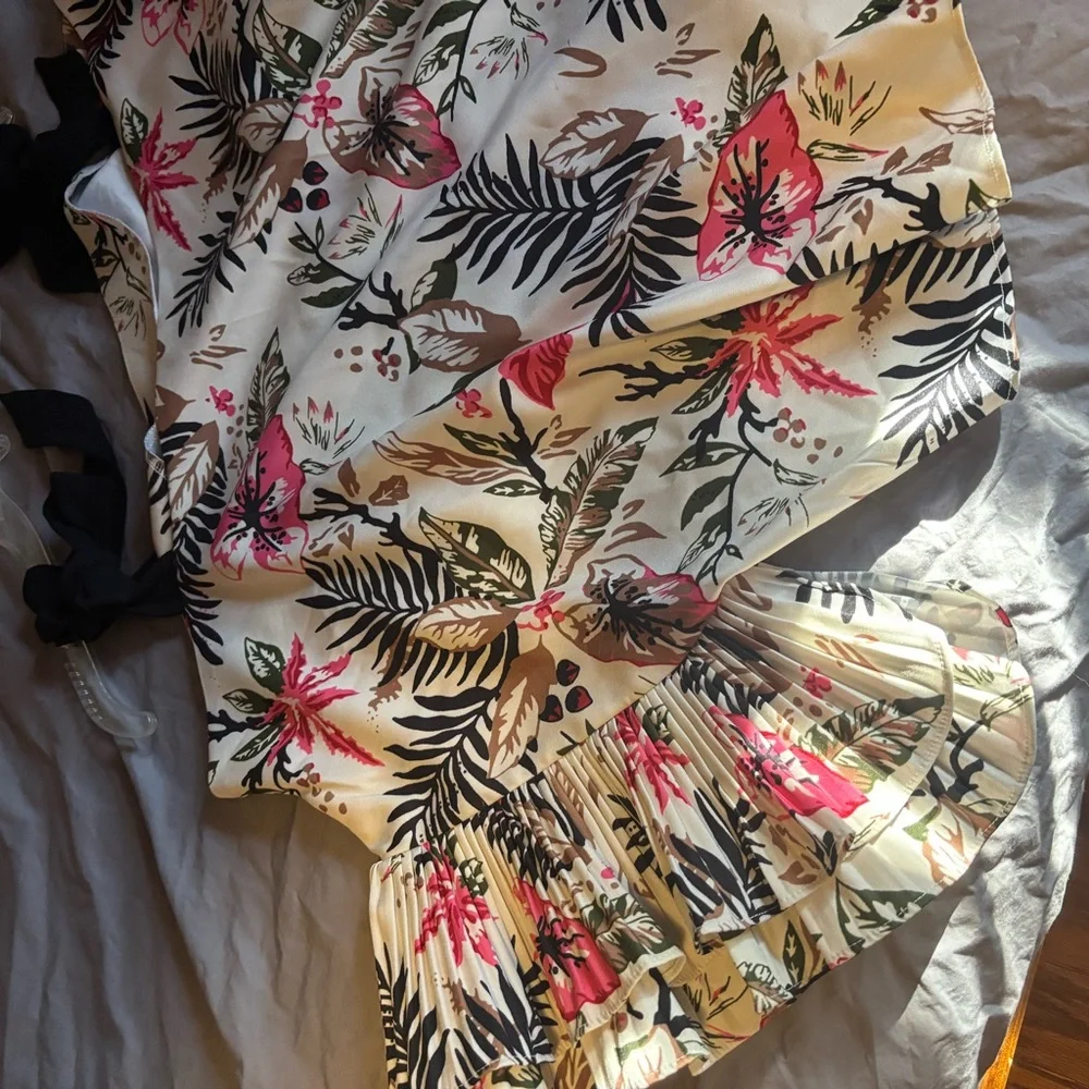 Tropical Print Off-Shoulder Ruffle Blouse - Picture 2 of 3